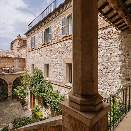 Suite Comunicanti, Tra Antico E Moderno Assisi Exterior foto